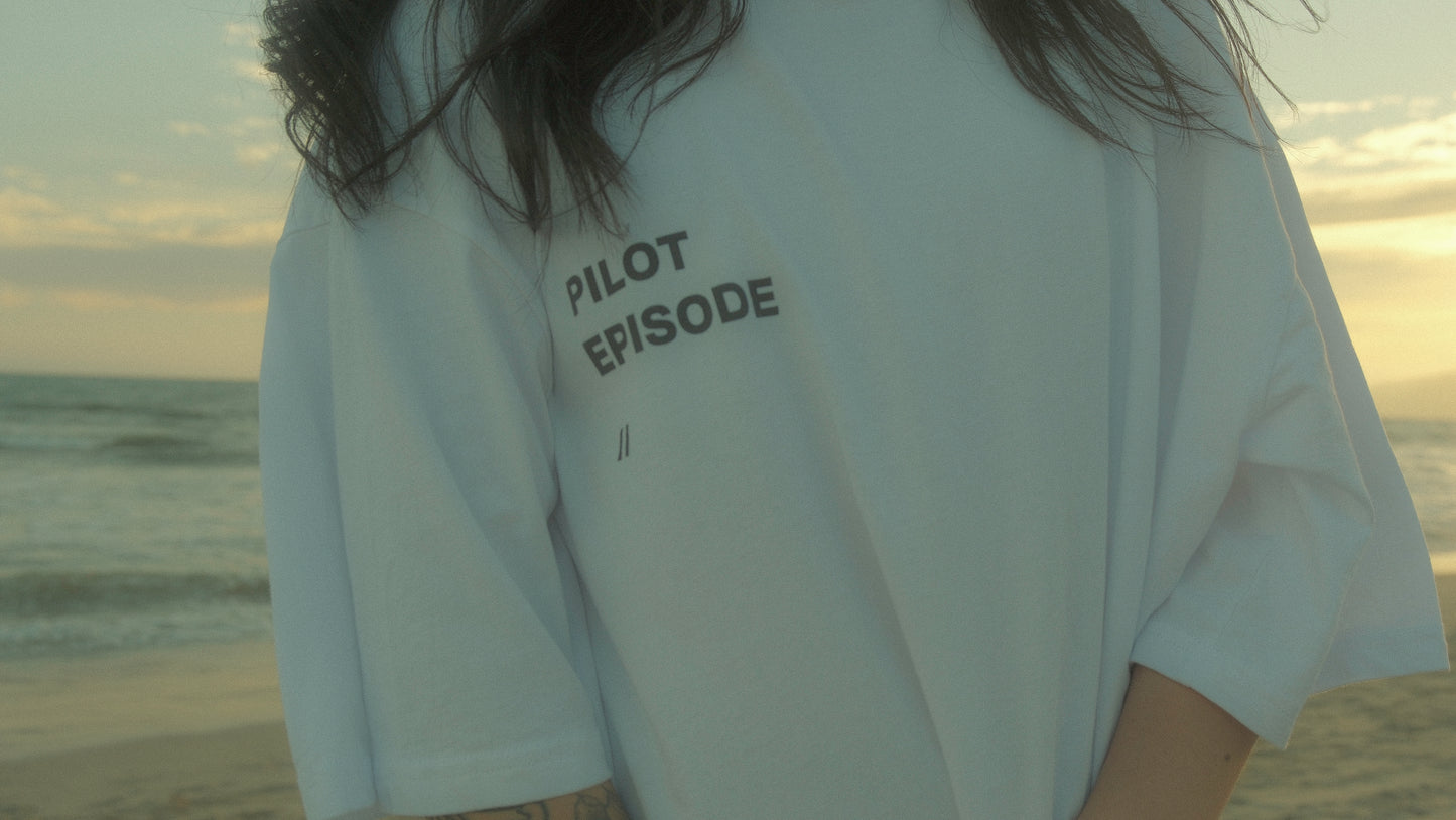 PILOT EPISODE // OVERSIZED TEE // WHITE