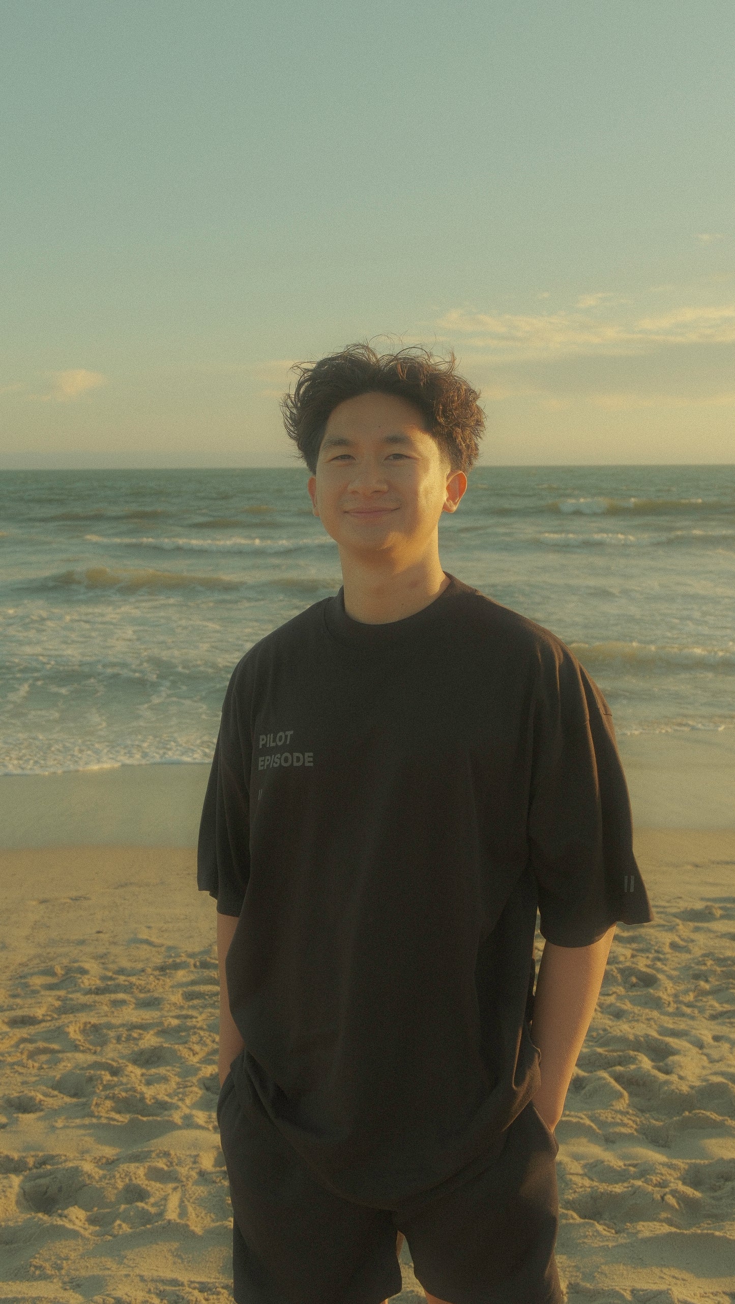 PILOT EPISODE // OVERSIZED TEE // BLACK