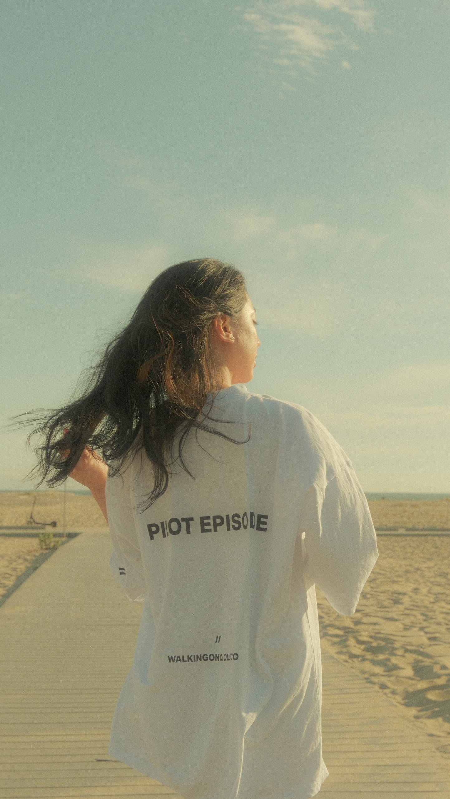 PILOT EPISODE // OVERSIZED TEE // WHITE